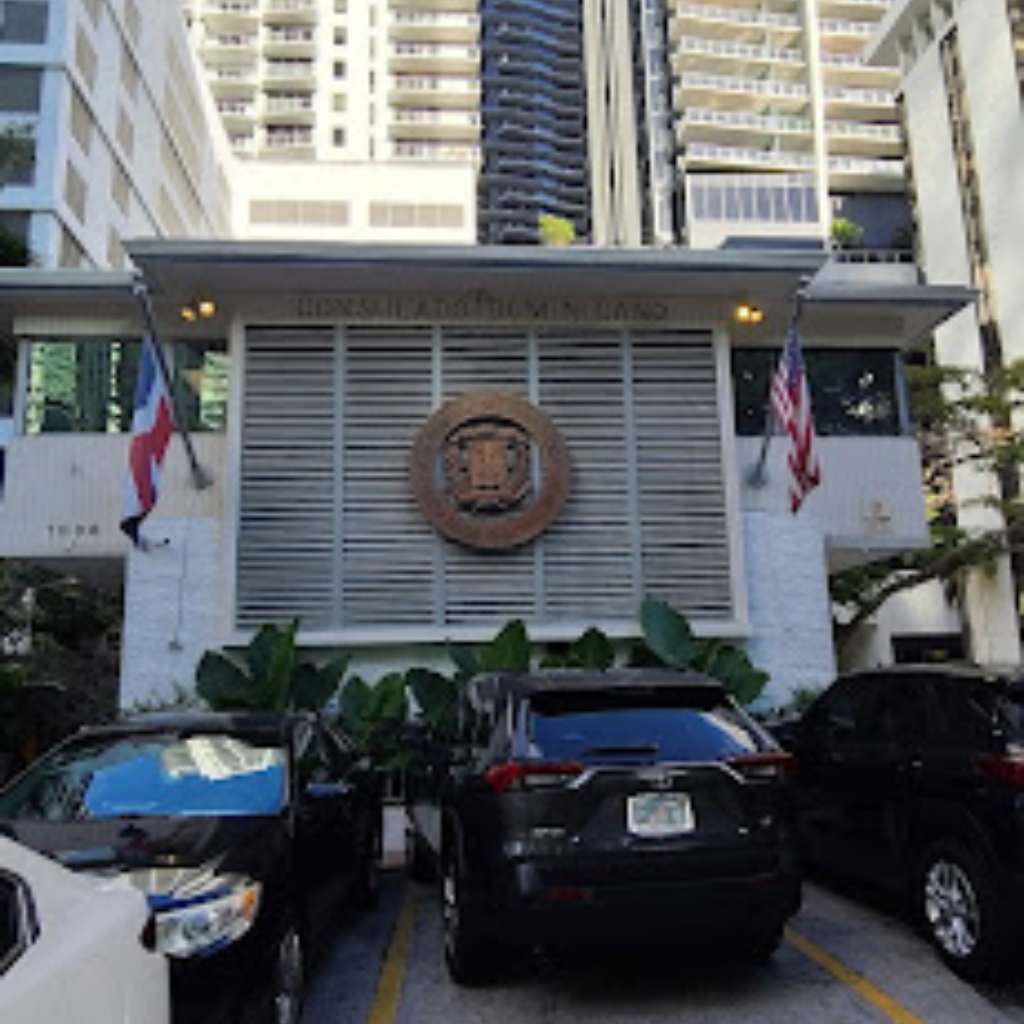 Consulado Dominicano En Miami - Estacionamiento